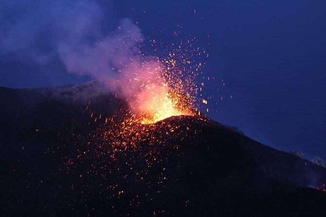 Sunset excursion on the Stromboli volcano - Why a sunset climb on Stromboli is special