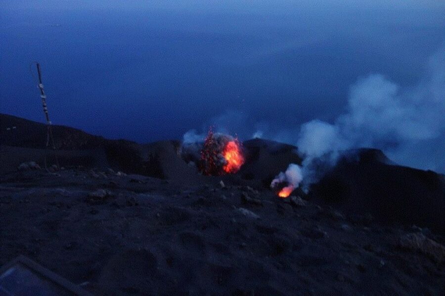 Sunset Trekking on vulcano Stromboli - Watching Sciara del Fuoco from the viewpoint