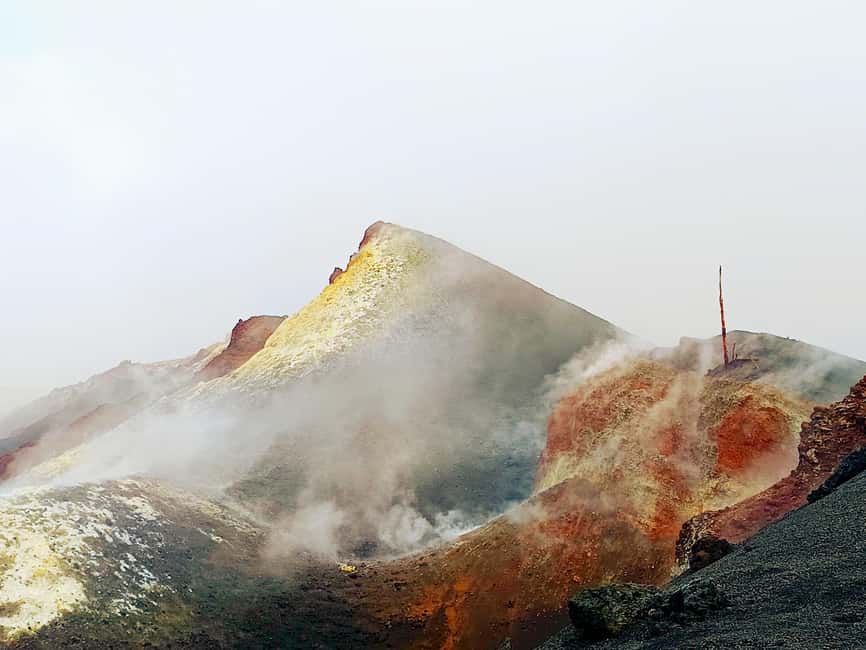 Tajogaite Volcano and Cueva de las Palomas: a geological tour. - Meeting point and what to wear