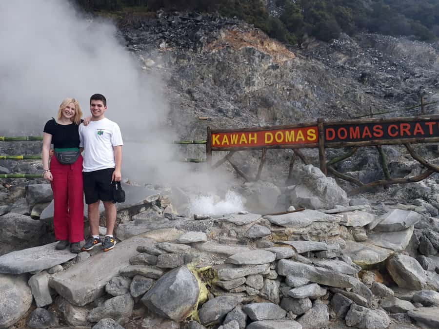 Tangkuban Perahu Crater Tour from Bandung - Lunch and the cost of a full day