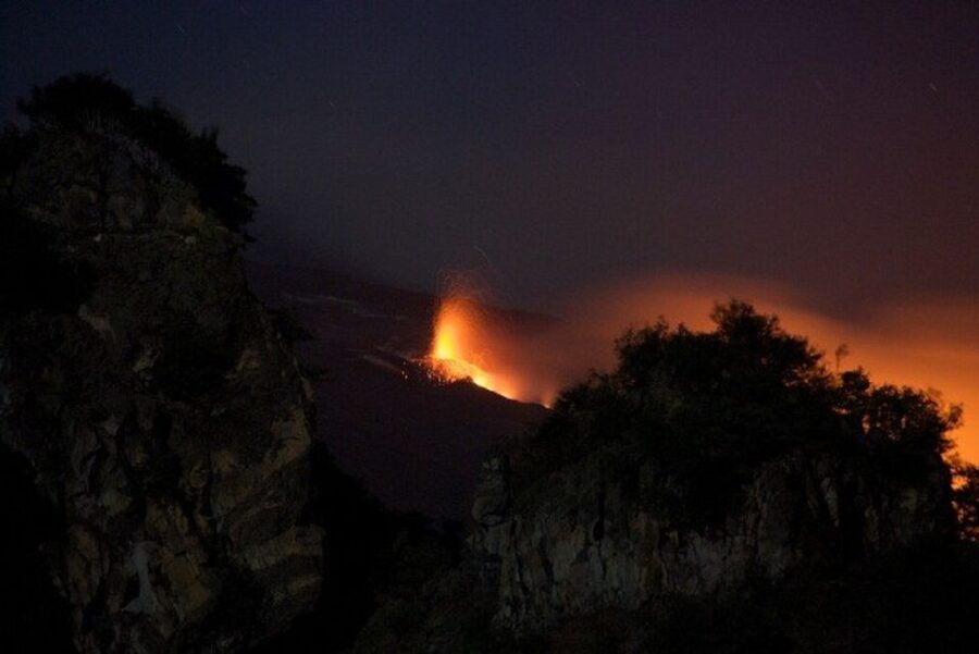 Taormina: Mount Etna Sunset Tour with Cave Visit and Tasting - Why this Etna sunset tour works so well