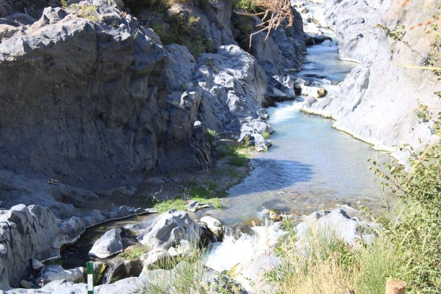 Taormina/Naxos: Mount Etna & Alcantara Gorges Tour w/ Pickup - How the guides shape the experience