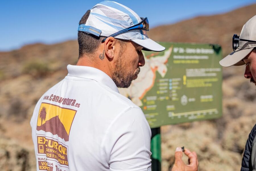 Tenerife : Teide Hiking - Starting the Walk at 2,200 Meters