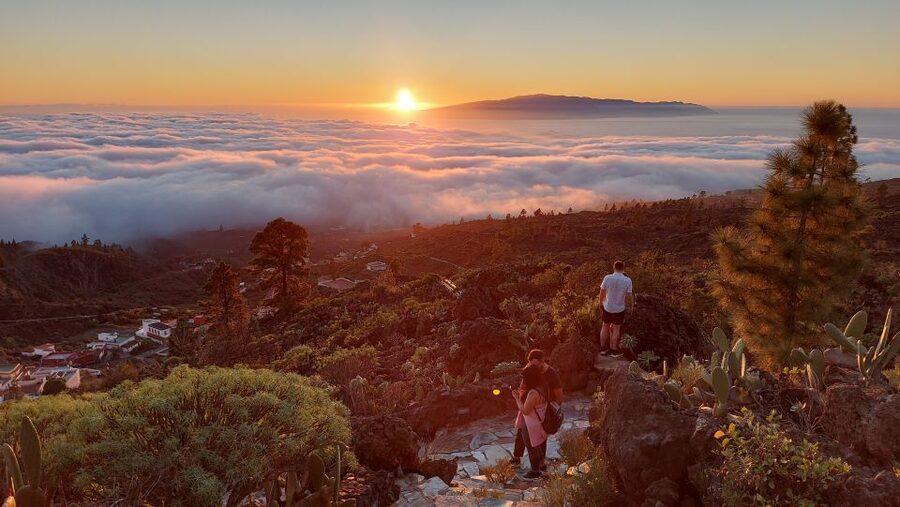 Tenerife: Teide National Park Sunset & Stargazing Tour - Booking and planning tips