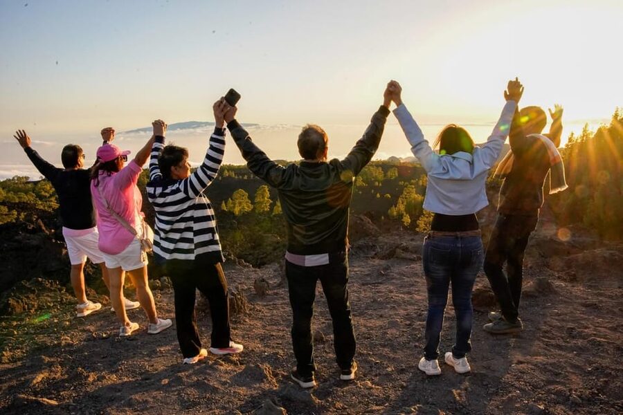 Tenerife: Teide National Park Sunset & Stargazing Tour - Sunset at the viewpoint
