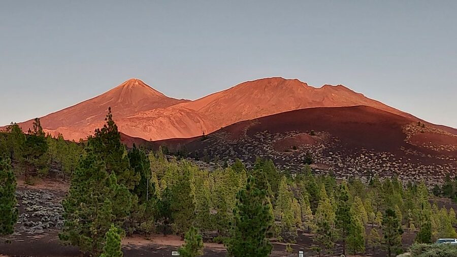 Tenerife: Teide National Park Sunset & Stargazing Tour - The cold, the crowds, and the toilet problem
