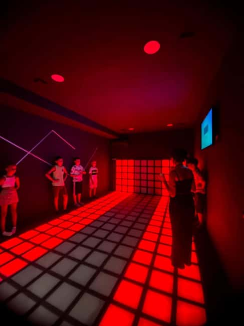 The Floor is Lava in Tirana Escape Room - The early levels: getting your balance right