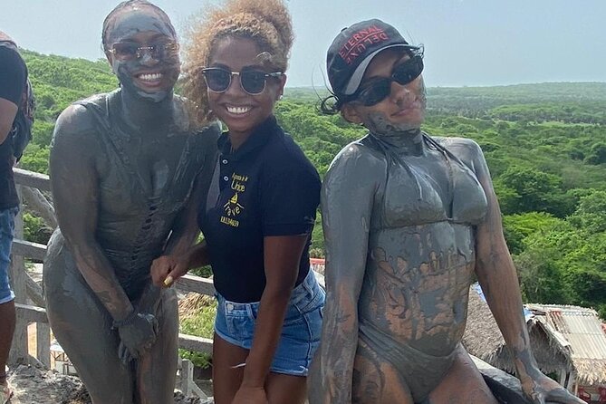 Tour to the Mud Volcano in Cartagena with Lunch - The local services and the tipping problem