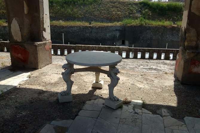 Transfer from Naples to Sorrento with a stop at Pompeii and Mt Vesuvius(1-8 PAX) - The five-hour schedule needs careful planning