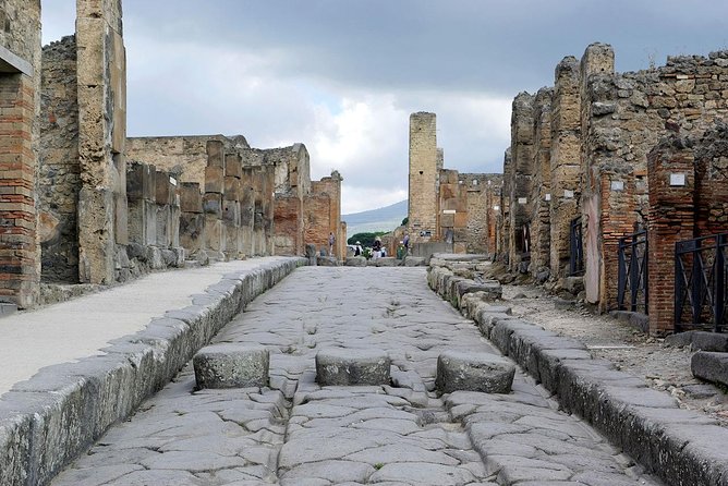 Transfer from Naples to Sorrento with stop at Pompeii &MtVesuvius - Should you book it?