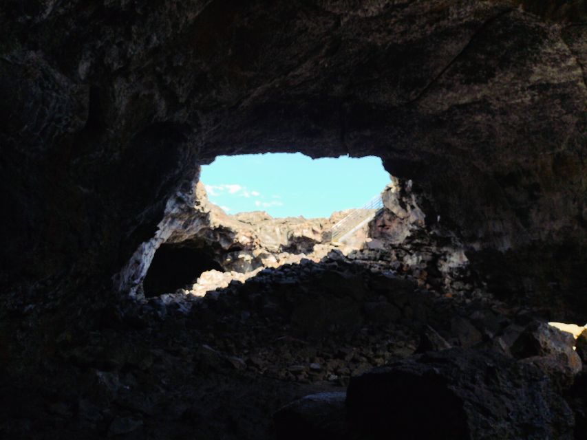 Twin Falls: Craters of the Moon Full-Day Tour with Lunch - Lunch at the Cave Area
