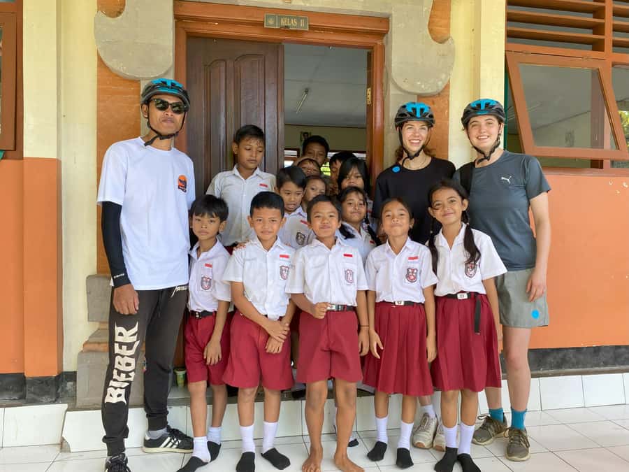 Ubud: Downhill Bike Tour with Rice Fields, Volcano and Meal - Temple traditions and the meaning behind the scenery