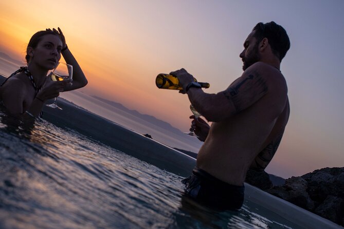Volcanic Hot-Tub with Caldera View for Ultra-Romantic Couples - Choosing between sparkling wine and a signature cocktail