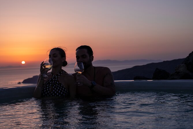 Volcanic Hot-Tub with Caldera View for Ultra-Romantic Couples - Staying at the infinity-pool lounge afterward