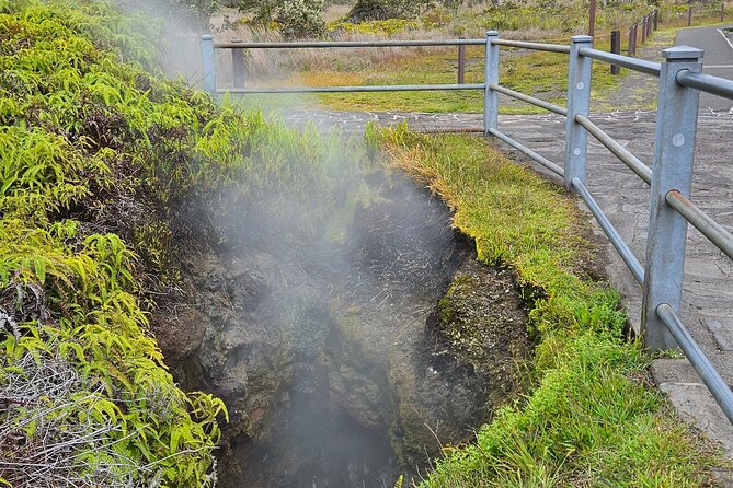 Volcano National Park and Rainbow Fall in Hilo, Hawaii - Walking Through Thurston Lava Tube