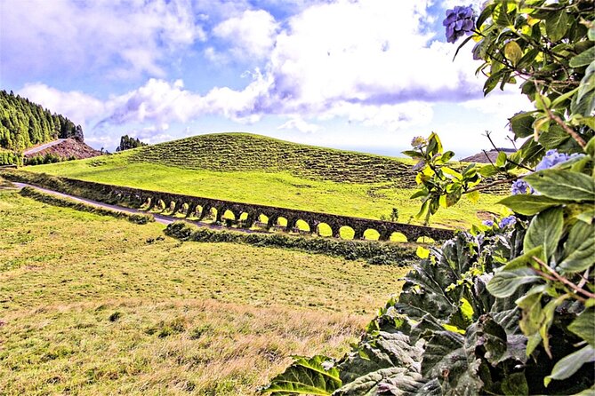 Volcano of Sete Cidades Private Tour - Pico do Carvão begins with a broad island view
