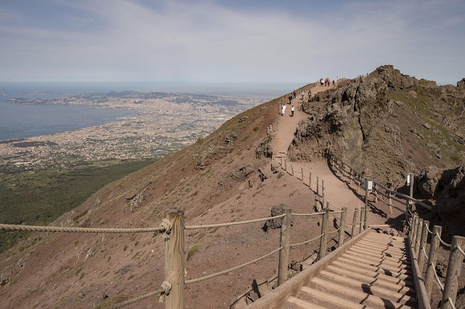 Volcano & Ruins: visit Mt. Vesuvius, Herculaneum and Pompeii tour - Who should book this experience?