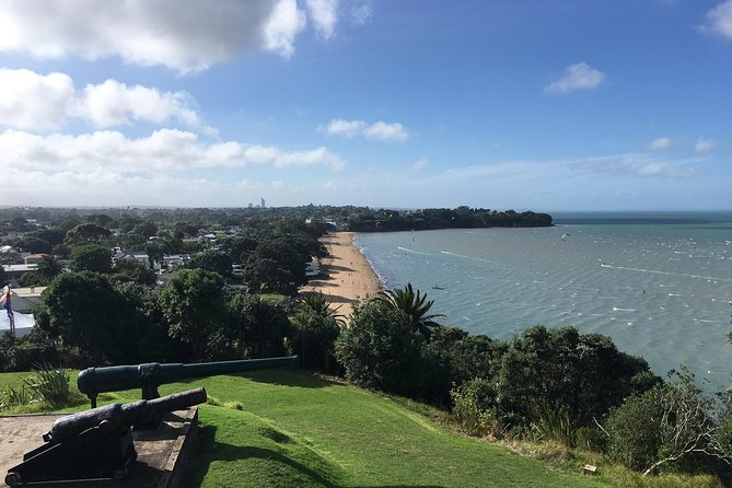Volcanoes, Coasts, and Secret Spots Afternoon Tour in Auckland - Takapuna’s lava coast and the best walking section