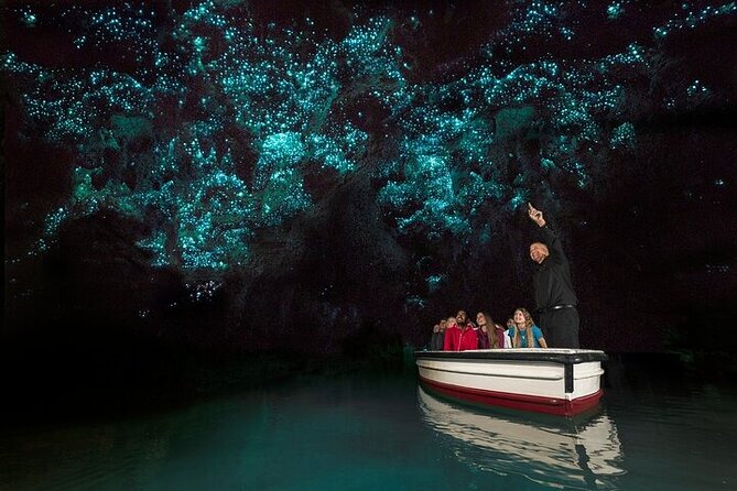 Waitomo Glow Worm Caves & Te Puia - Rotorua's Geothermal Valley - Te Puia’s geothermal valley and Māori culture