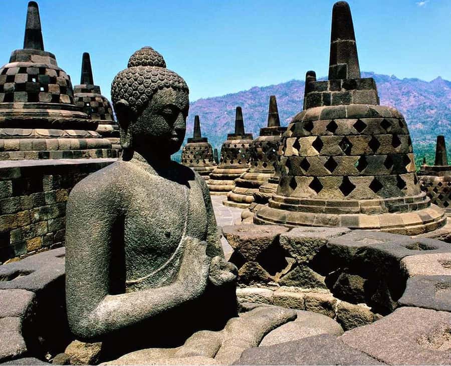 yogyakarta: Borobudur sunrise, Merapi volcano & Prambanan - Who should book this experience?