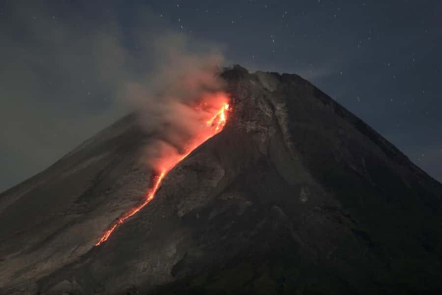 Yogyakarta: Merapi Volcano Lava View with Turgo Hill option - Waiting for Merapi in Gubug Arum Sari