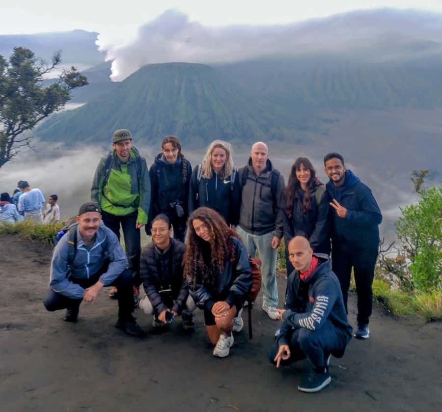 Yogyakarta: Mount Bromo & Ijen Crater Tour to Bali - Day 1: Mangkugaran Palace before the road to Bromo