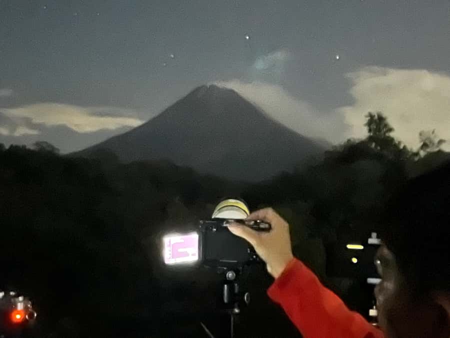 Yogyakarta: Mt. Merapi Jeep Lava Tour Guided Tour - Waiting for lava with coffee, tea, and mountain air