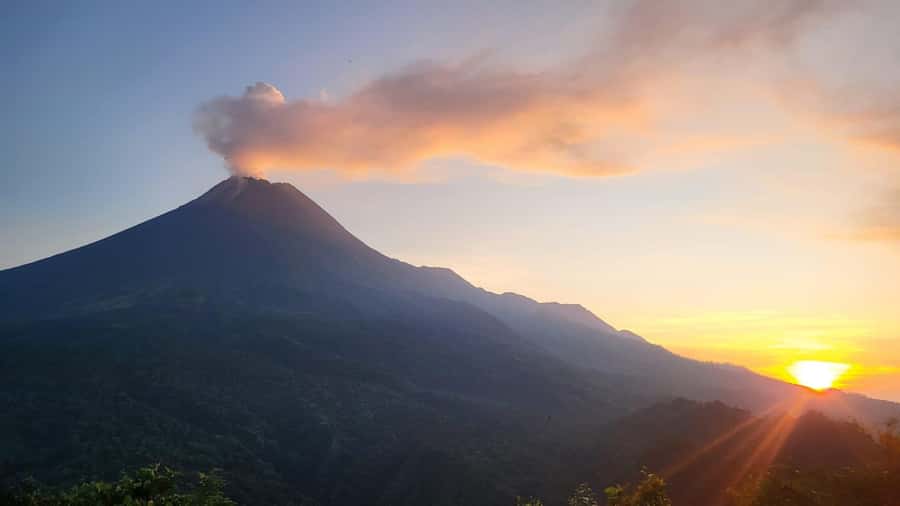 Yogyakarta Volcano: Mount Merapi on Hilltop (Lava View) - Food, drinks, and staying comfortable